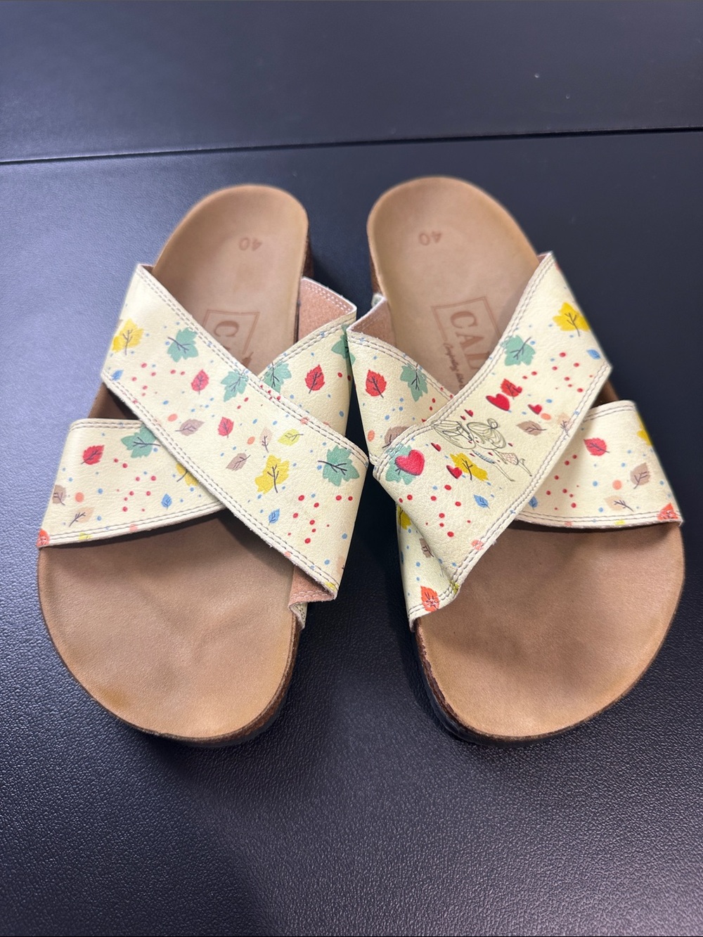 CALCEO COLORFUL AUTUMN LEAVES AND HEARTED GIRL AND BOY PATTERNED SANDAL size 40